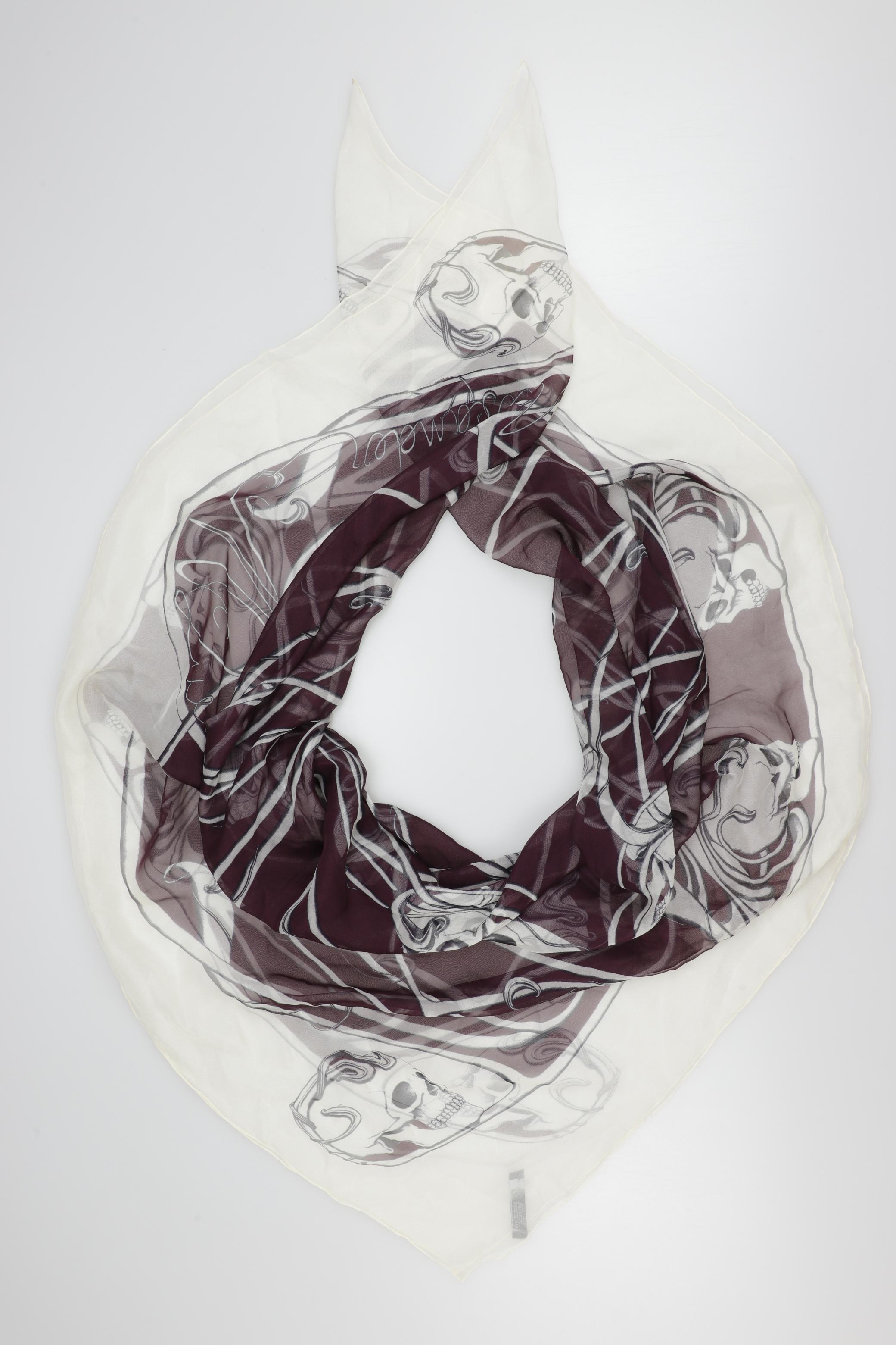 

Alexander McQueen Damen Schal, bordeaux, Gr.
