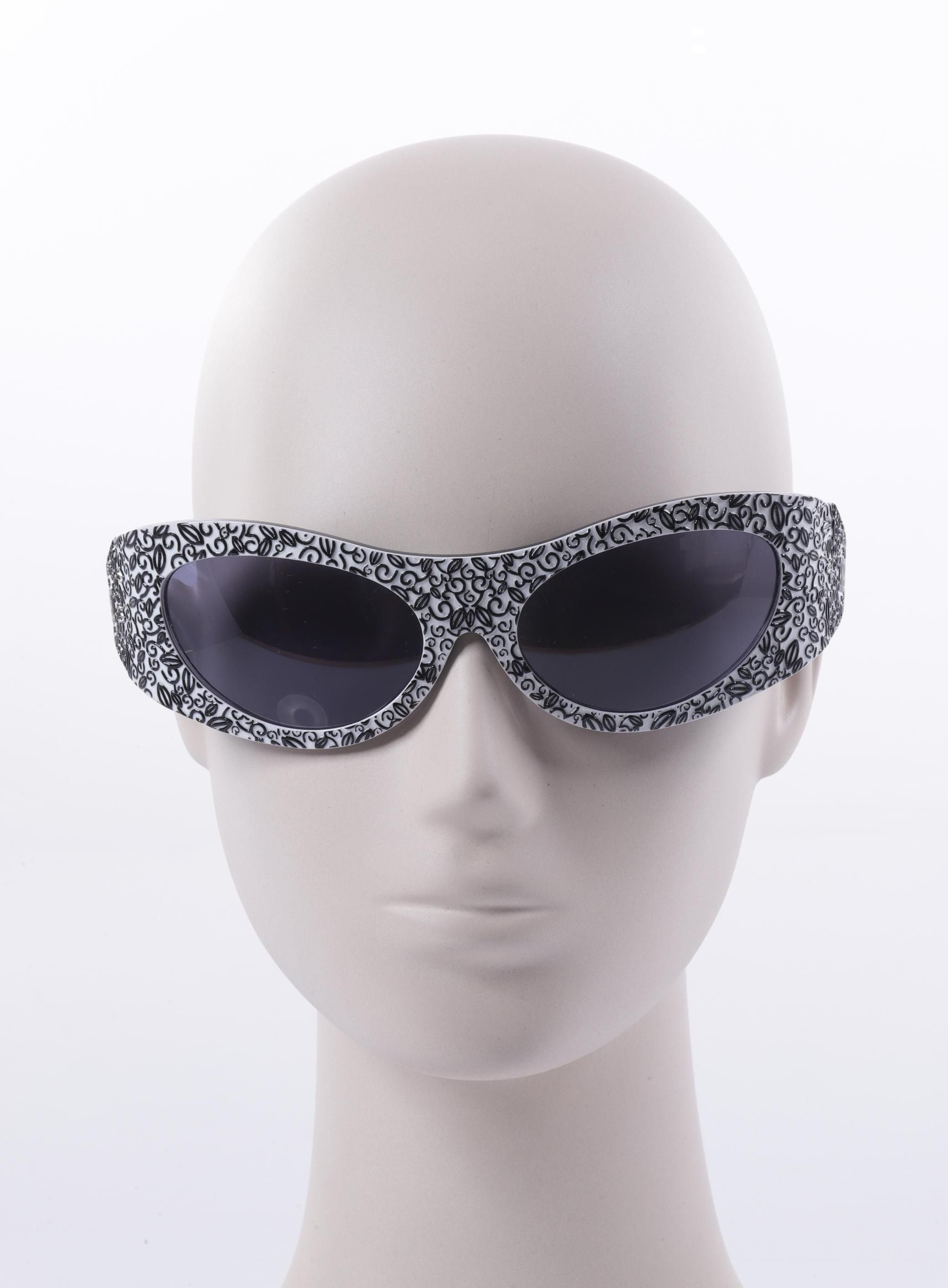 

Anna Sui Damen Sonnenbrille, weiß, Gr.