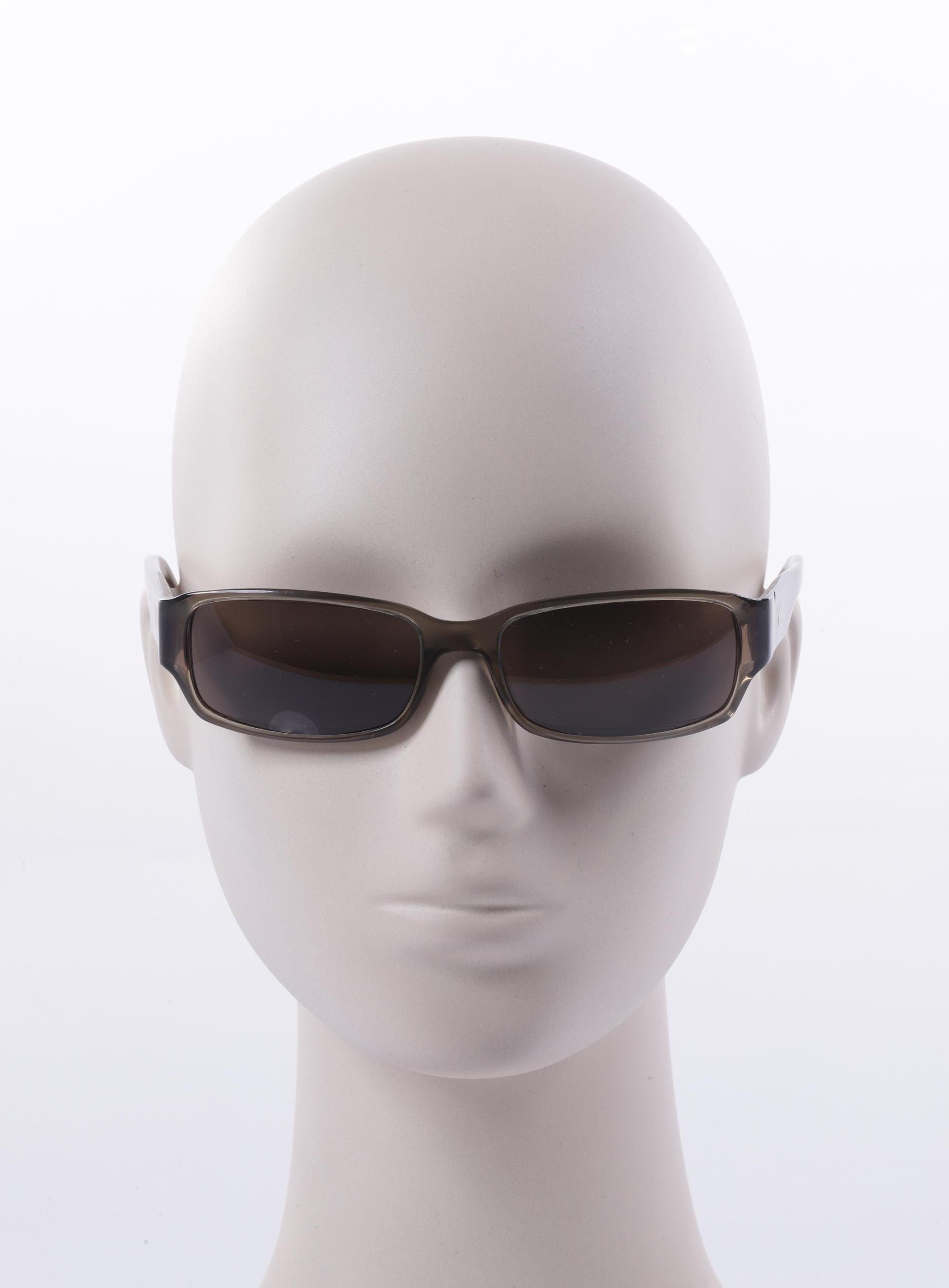 

Emporio Armani Damen Sonnenbrille, grau, Gr.