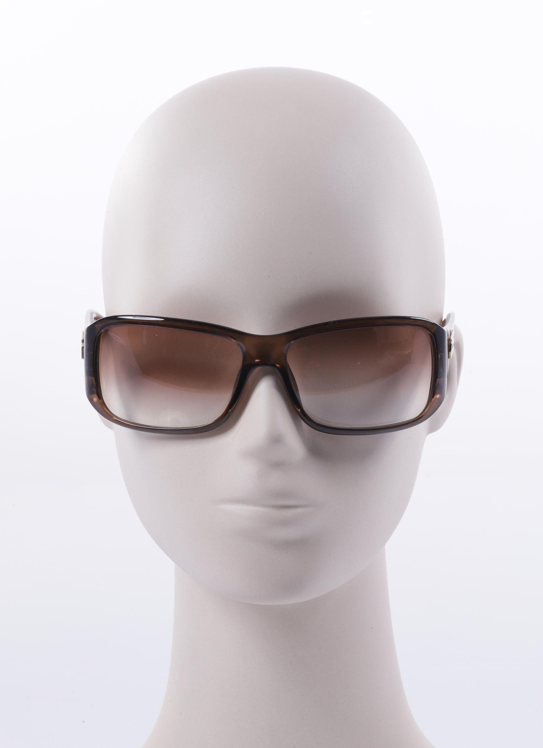 

Gucci Damen Sonnenbrille, braun, Gr.