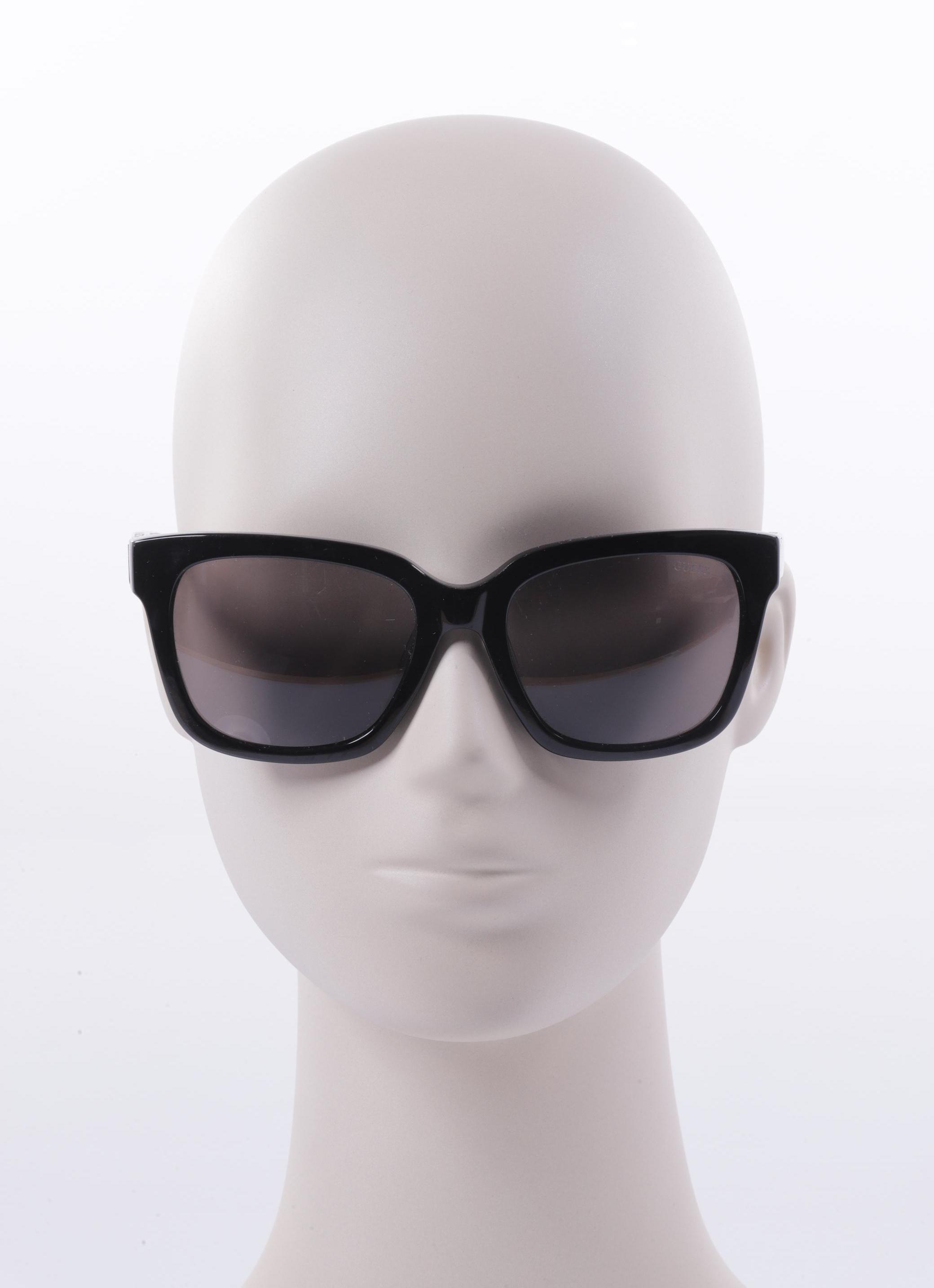 

Guess Damen Sonnenbrille, schwarz, Gr.