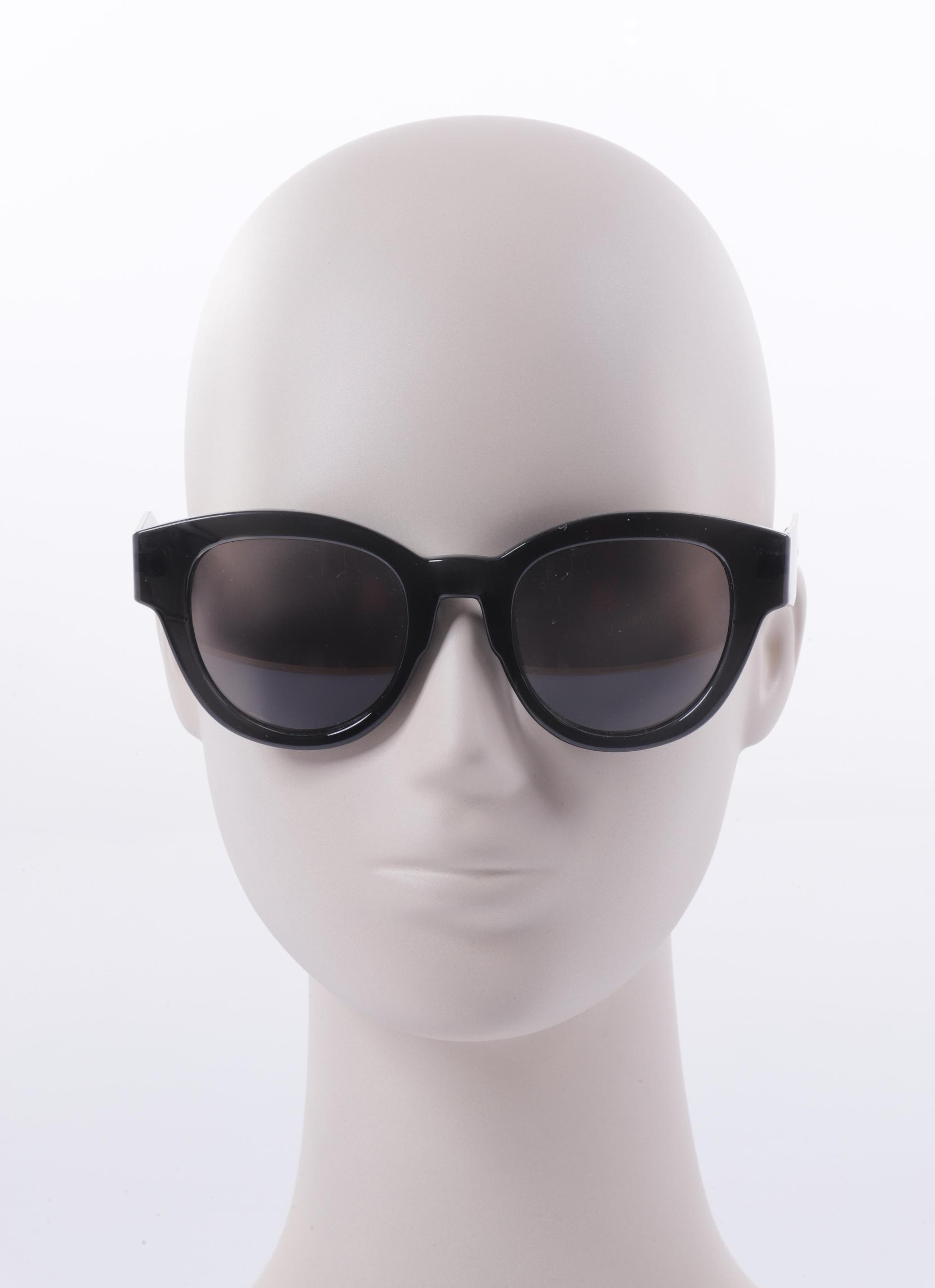

& Other Stories Damen Sonnenbrille, schwarz, Gr.