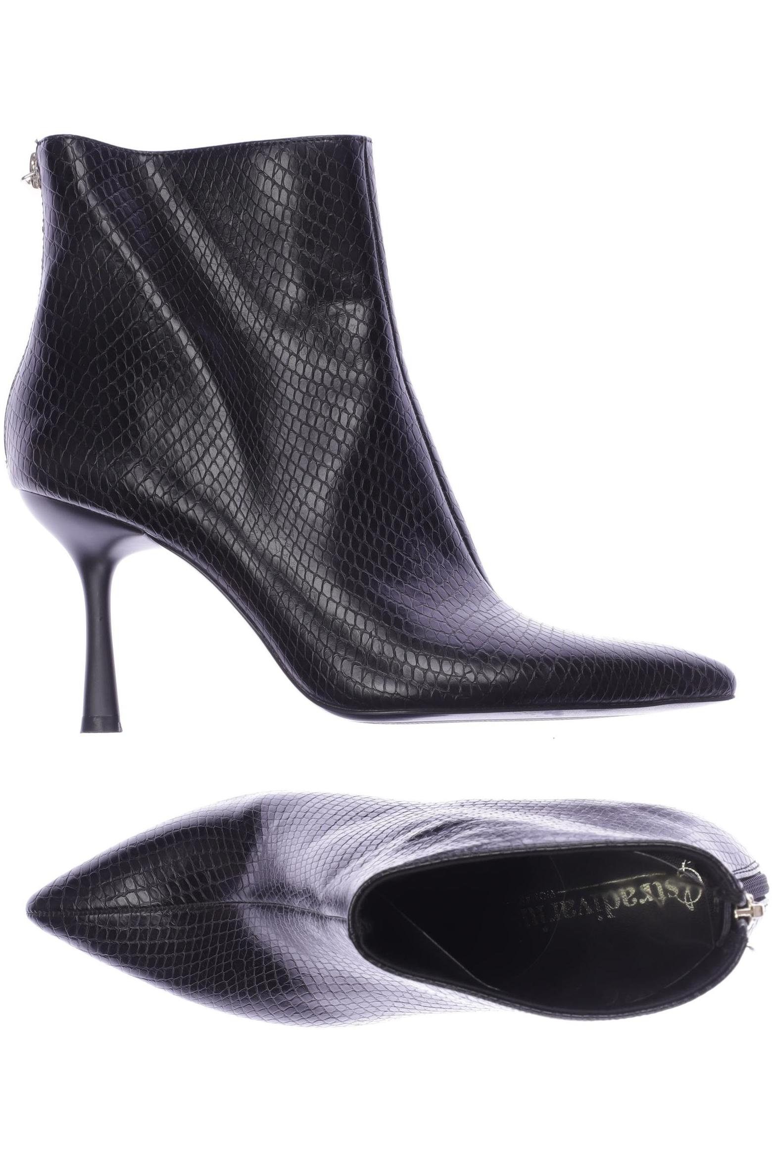 

Stradivarius Damen Stiefelette, schwarz