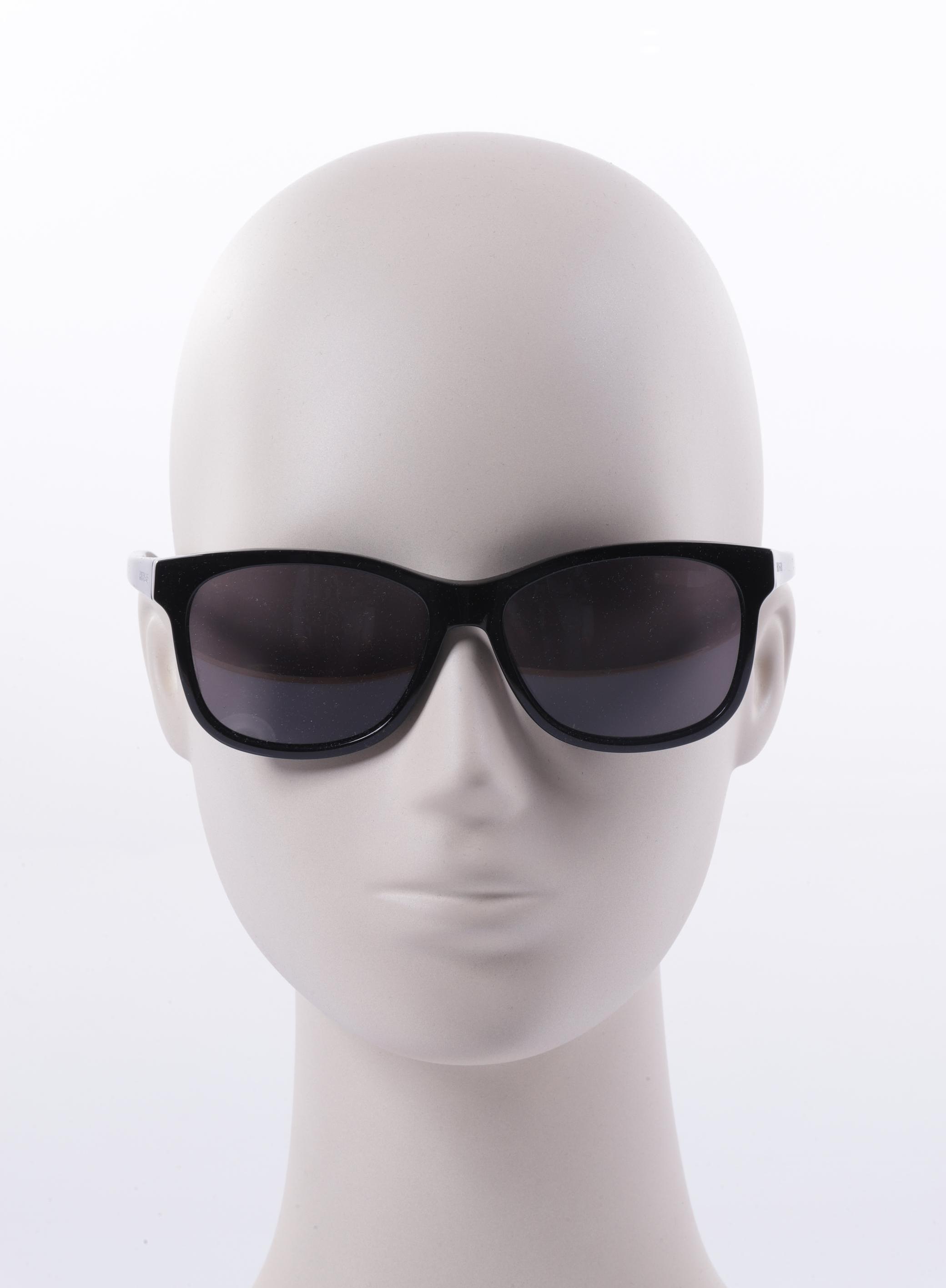 

Tommy Hilfiger Damen Sonnenbrille, schwarz, Gr.