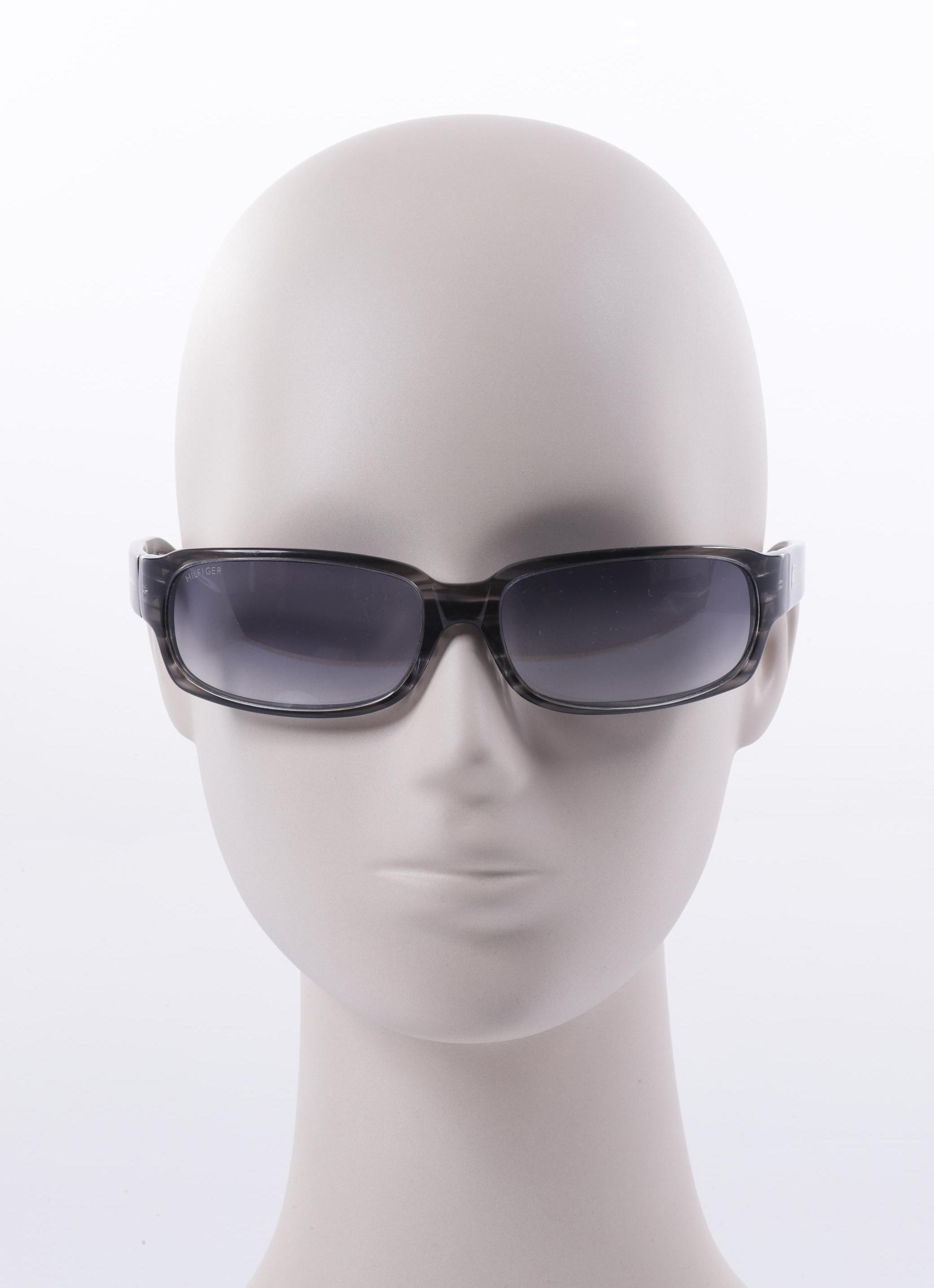 

Tommy Hilfiger Herren Sonnenbrille, grau, Gr.