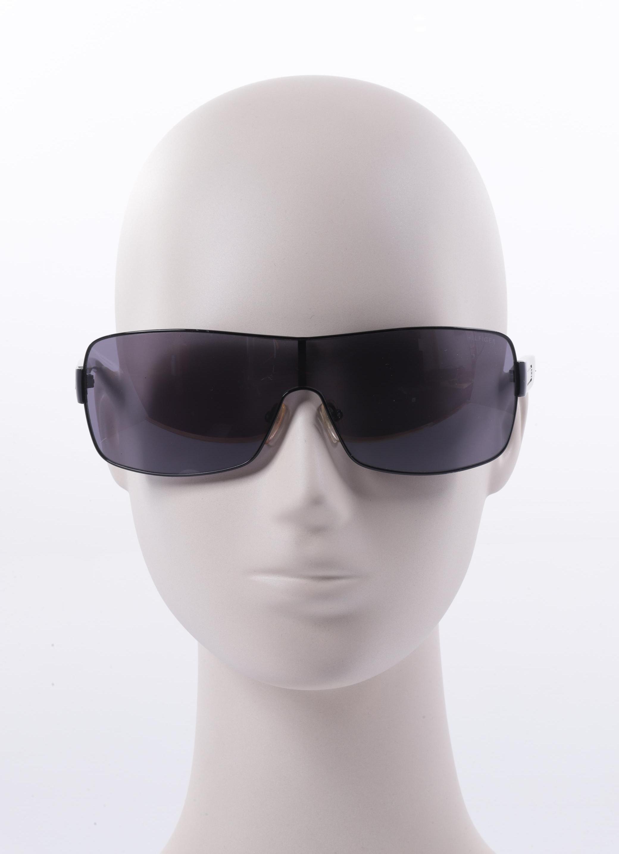 

Tommy Hilfiger Herren Sonnenbrille, schwarz, Gr.