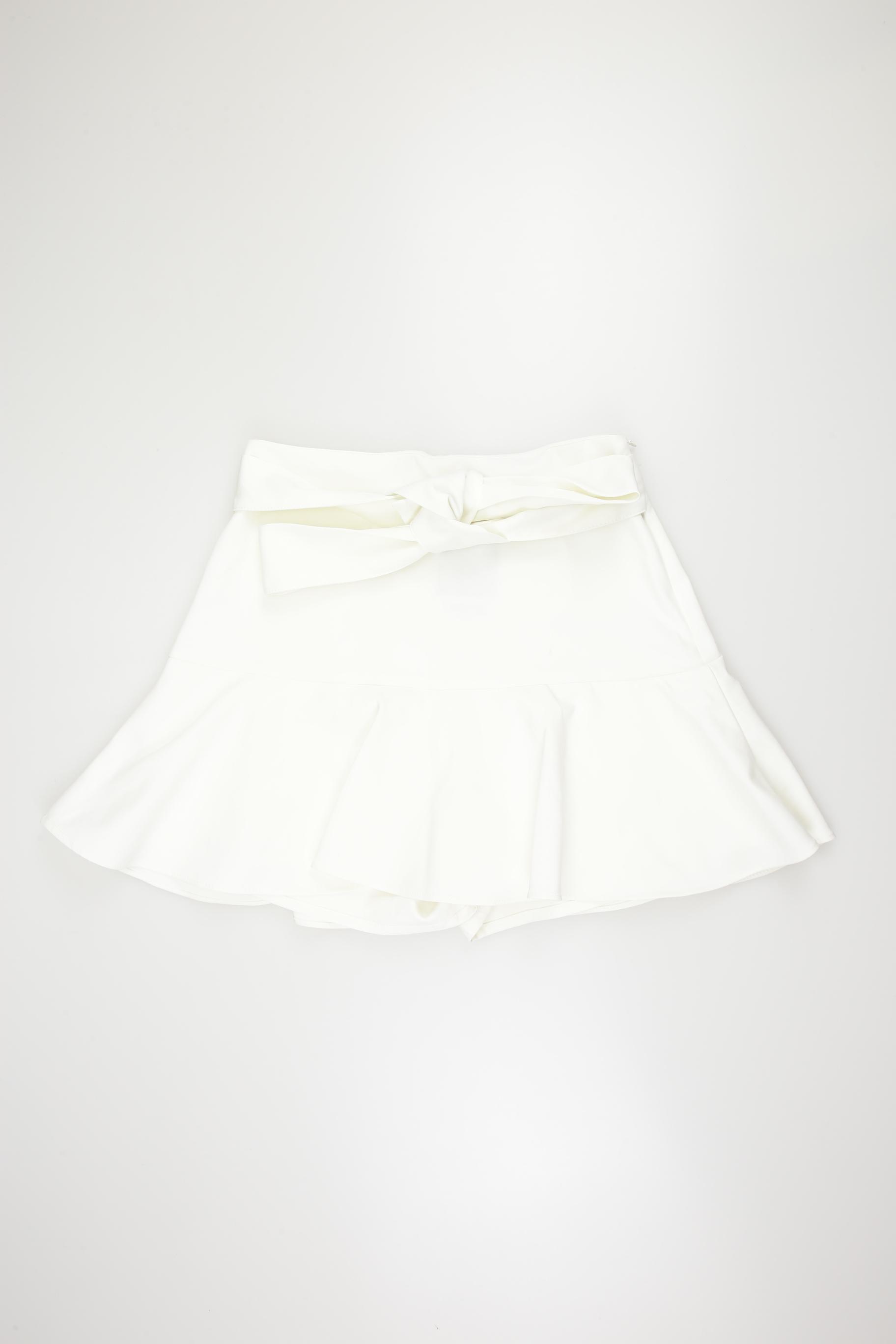 

Zara Damen Shorts, weiß, Gr. 36